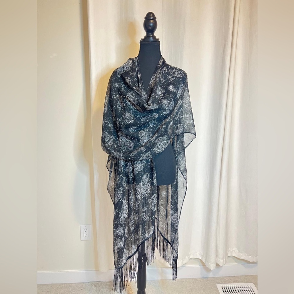 Black & White Paisley Fringe Wrap - Picture 4 of 4